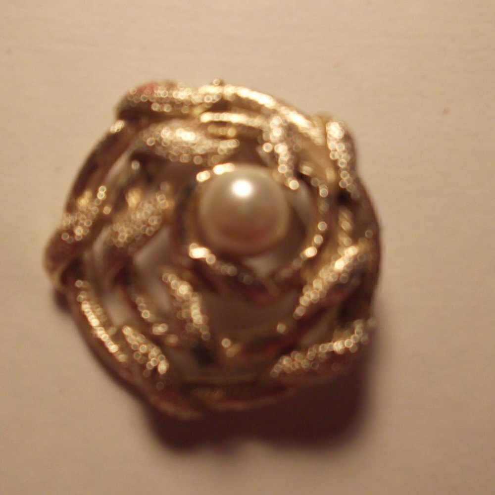 Gold Tone Brush Faux Pearl Brooch